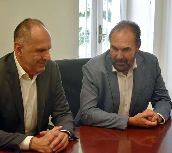 Συνάντηση του Δημάρχου Φλώρινας Βασίλη Γιαννάκη με τον Υπουργό Εξωτερικών Γιώργο Γεραπετρίτη 9 Συνάντηση του Δημάρχου Φλώρινας Βασίλη Γιαννάκη με τον Υπουργό Εξωτερικών Γιώργο Γεραπετρίτη