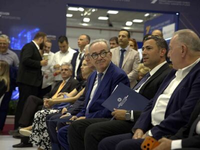 ΙΣΧΥΡΗ ΠΑΡΟΥΣΙΑ ΤΟΥ ΠΡΟΓΡΑΜΜΑΤΟΣ ΤΗΣ ΔΙΚΑΙΗΣ ΑΝΑΠΤΥΞΙΑΚΗΣ ΜΕΤΑΒΑΣΗΣ ΣΤΗΝ 90Η ΔΕΘ 6 ΙΣΧΥΡΗ ΠΑΡΟΥΣΙΑ ΤΟΥ ΠΡΟΓΡΑΜΜΑΤΟΣ ΤΗΣ ΔΙΚΑΙΗΣ ΑΝΑΠΤΥΞΙΑΚΗΣ ΜΕΤΑΒΑΣΗΣ ΣΤΗΝ 90Η ΔΕΘ