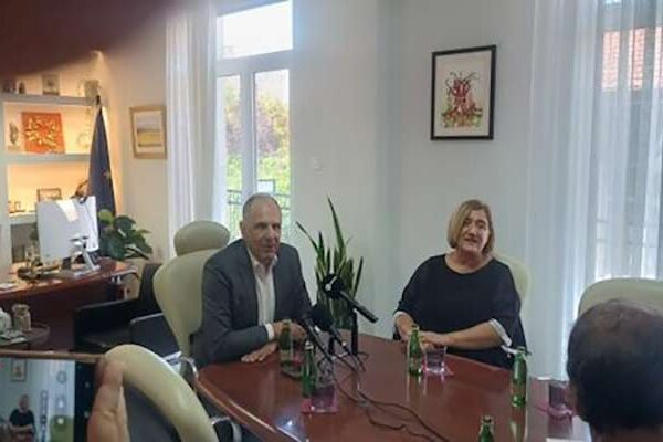 Γεραπετρίτης από τη Φλώρινα: Η συμφωνία των Πρεσπών αποτελεί διεθνές κείμενο που μας δεσμεύει στην πιστή τήρησή της 11 Γεραπετρίτης από τη Φλώρινα: Η συμφωνία των Πρεσπών αποτελεί διεθνές κείμενο που μας δεσμεύει στην πιστή τήρησή της
