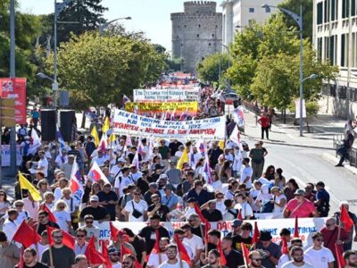 Δεκάδες χιλιάδες, πλημμύρισαν τους δρόμους της Θεσσαλονίκης, στέλνοντας μήνυμα αγώνα 18 Δεκάδες χιλιάδες, πλημμύρισαν τους δρόμους της Θεσσαλονίκης, στέλνοντας μήνυμα αγώνα